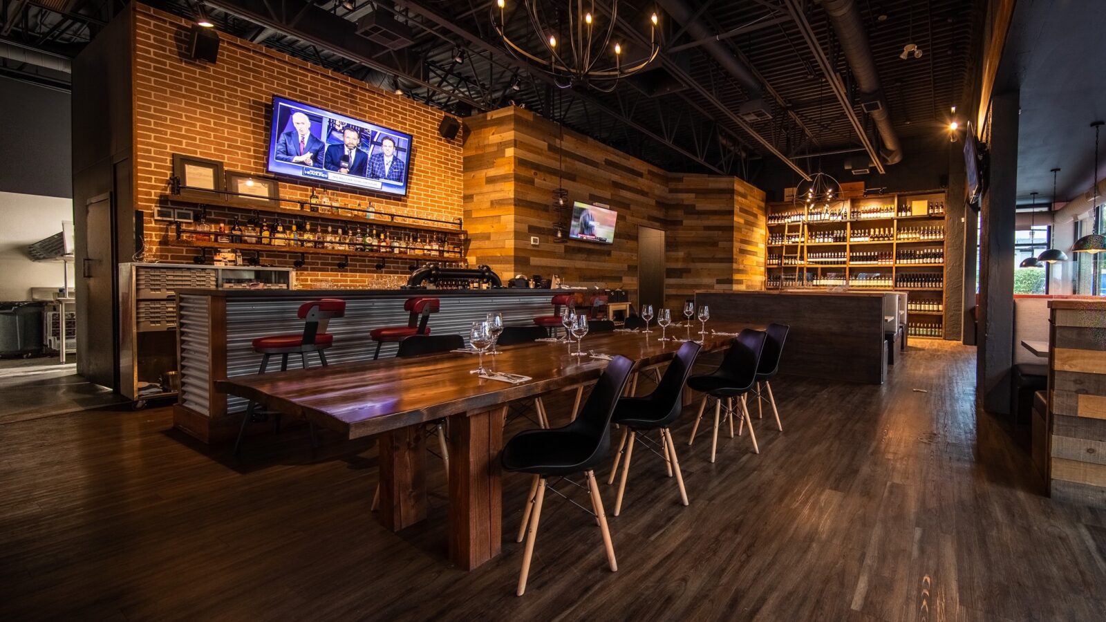 il Mercato Social Kitchen dining room and wine bar